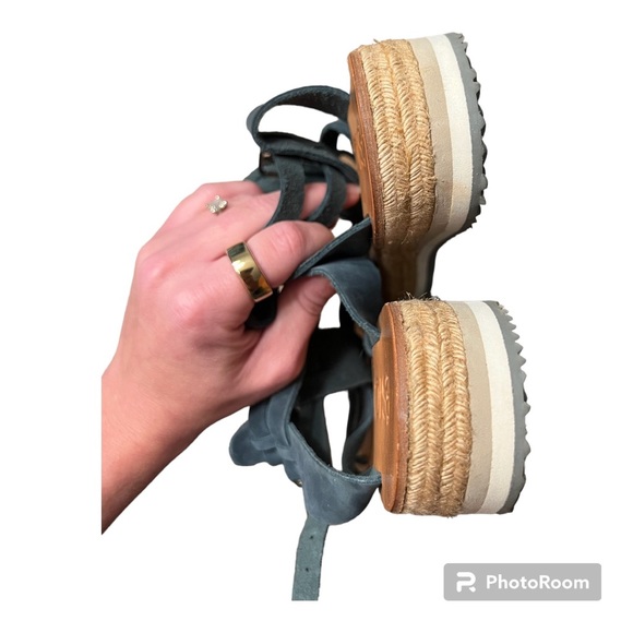 NWOT ESIOT Blue Gladiator Sandals - Picture 6 of 7